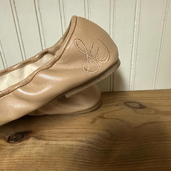 Sam Edelman Women's Nude Scalloped Flats - Picture 6 of 9